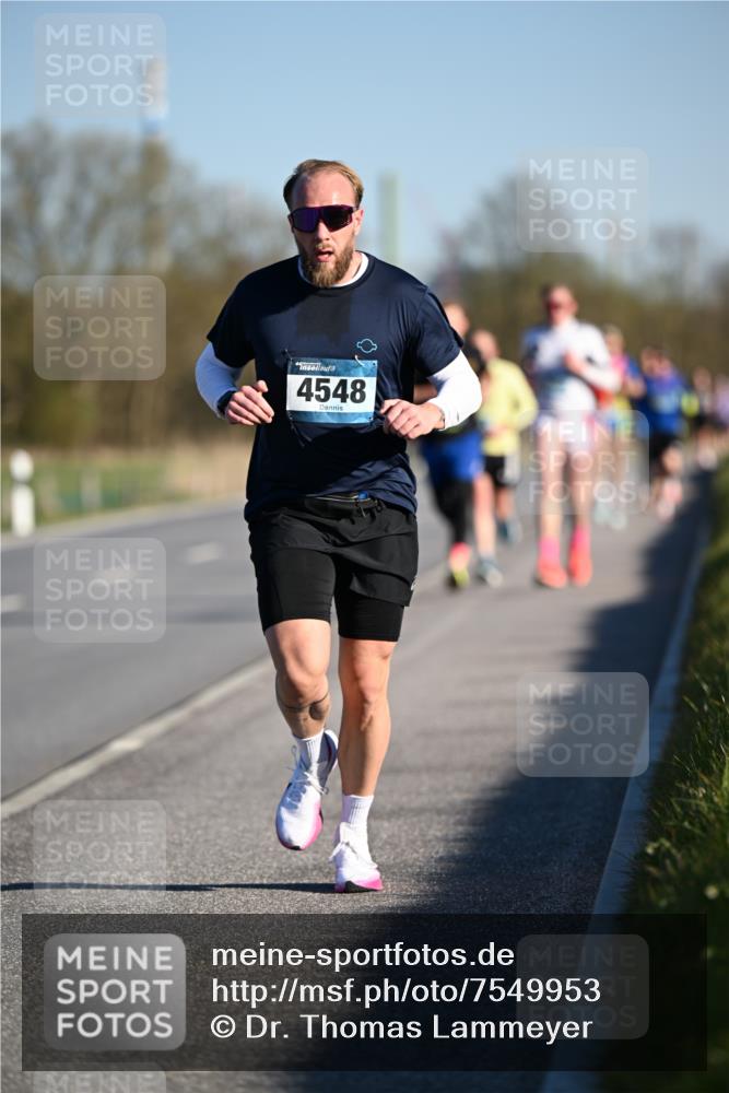 06.04.2025 - 44. Internationalen Wilhelmsburger Insellauf Dr. Thomas Lammeyer http://msf.ph/oto/7549953 06.04.2025 09:20:14 Laufen 4548 meine-sportfotos.de