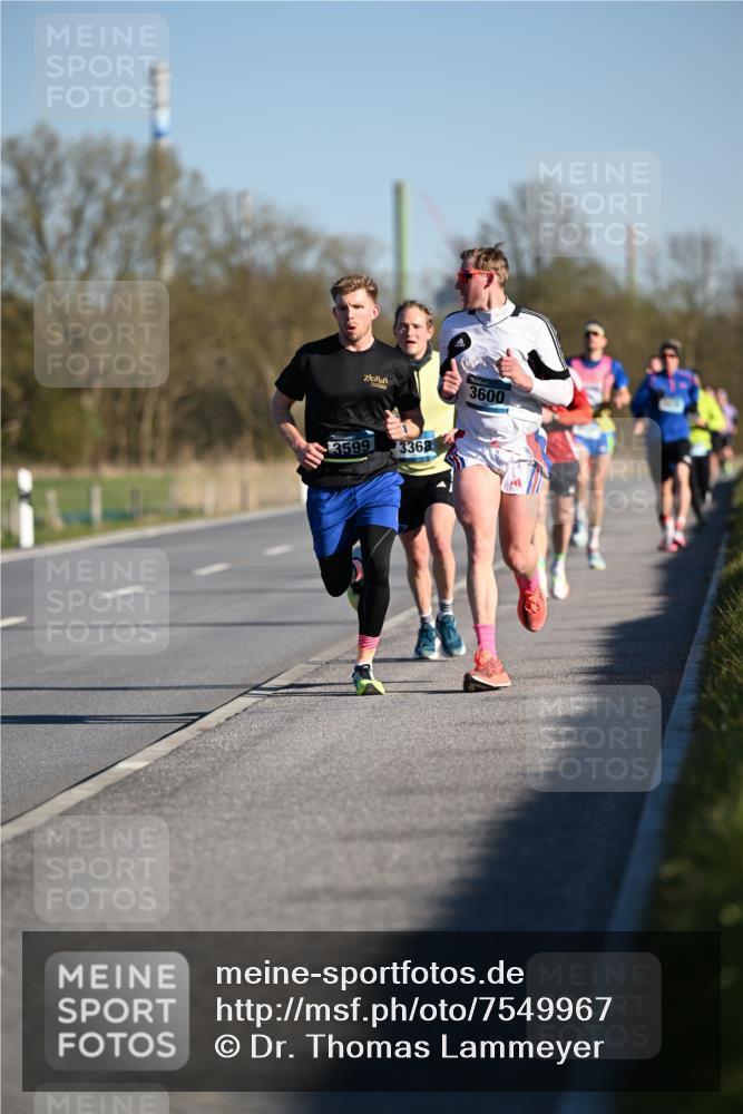 06.04.2025 - 44. Internationalen Wilhelmsburger Insellauf Dr. Thomas Lammeyer http://msf.ph/oto/7549967 06.04.2025 09:20:17 Laufen 3599, 3368, 3600 meine-sportfotos.de
