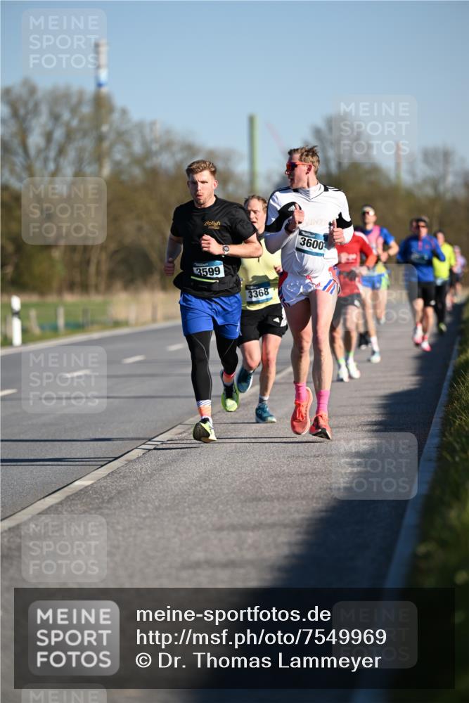 06.04.2025 - 44. Internationalen Wilhelmsburger Insellauf Dr. Thomas Lammeyer http://msf.ph/oto/7549969 06.04.2025 09:20:18 Laufen 3600, 3599, 3368 meine-sportfotos.de