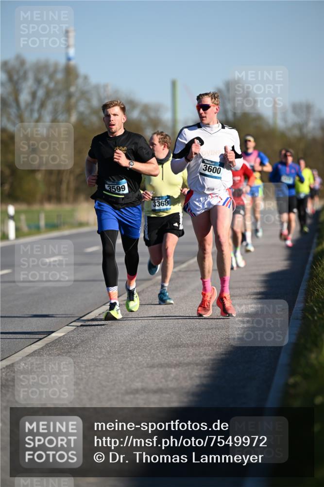 06.04.2025 - 44. Internationalen Wilhelmsburger Insellauf Dr. Thomas Lammeyer http://msf.ph/oto/7549972 06.04.2025 09:20:18 Laufen 3599, 3368, 3600 meine-sportfotos.de