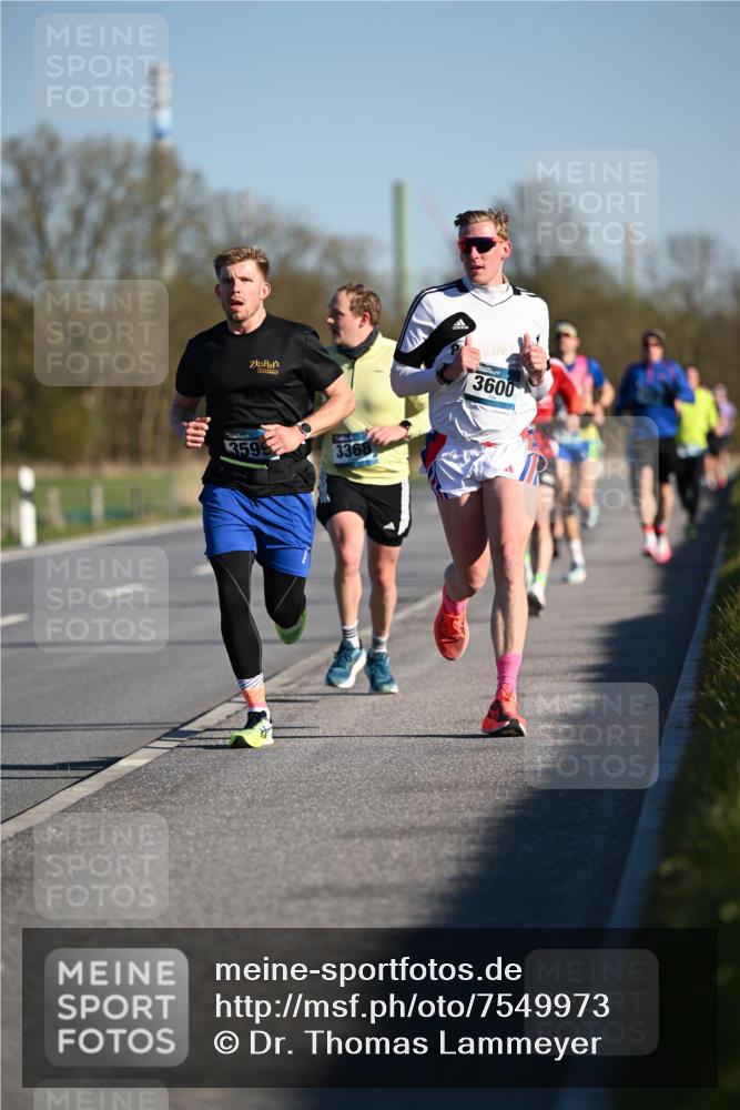 06.04.2025 - 44. Internationalen Wilhelmsburger Insellauf Dr. Thomas Lammeyer http://msf.ph/oto/7549973 06.04.2025 09:20:18 Laufen 3599, 3368, 3600 meine-sportfotos.de