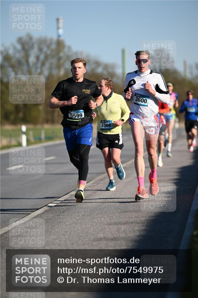 06.04.2025 - 44. Internationalen Wilhelmsburger Insellauf Dr. Thomas Lammeyer http://msf.ph/oto/7549975 06.04.2025 09:20:19 Laufen 3599, 3368, 3600 meine-sportfotos.de