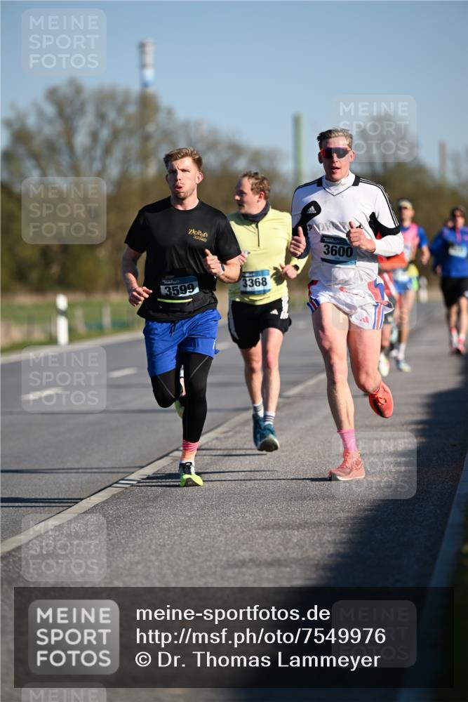 06.04.2025 - 44. Internationalen Wilhelmsburger Insellauf Dr. Thomas Lammeyer http://msf.ph/oto/7549976 06.04.2025 09:20:19 Laufen 3599, 3368, 3600 meine-sportfotos.de