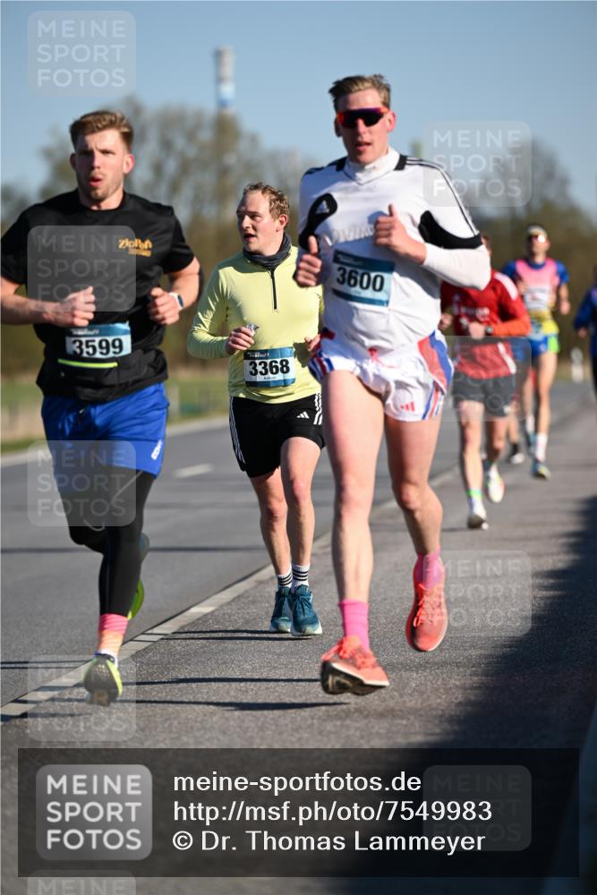 06.04.2025 - 44. Internationalen Wilhelmsburger Insellauf Dr. Thomas Lammeyer http://msf.ph/oto/7549983 06.04.2025 09:20:20 Laufen 3599, 3368, 3600 meine-sportfotos.de