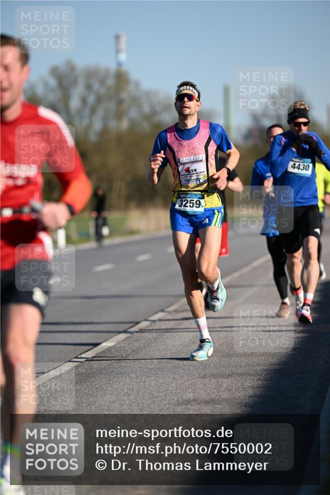 06.04.2025 - 44. Internationalen Wilhelmsburger Insellauf Dr. Thomas Lammeyer http://msf.ph/oto/7550002 06.04.2025 09:20:25 Laufen 3259, 4430 meine-sportfotos.de