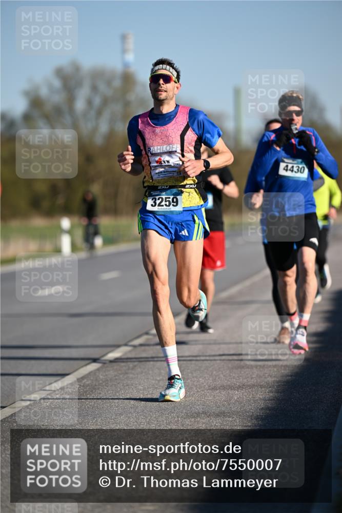 06.04.2025 - 44. Internationalen Wilhelmsburger Insellauf Dr. Thomas Lammeyer http://msf.ph/oto/7550007 06.04.2025 09:20:26 Laufen 3259, 4430 meine-sportfotos.de