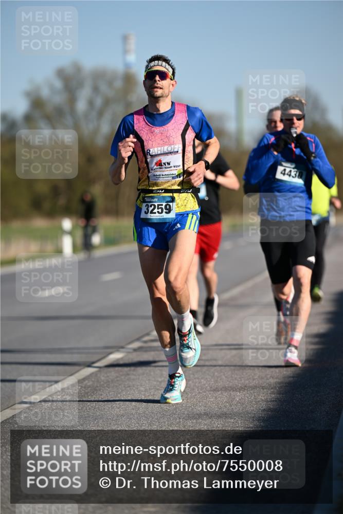 06.04.2025 - 44. Internationalen Wilhelmsburger Insellauf Dr. Thomas Lammeyer http://msf.ph/oto/7550008 06.04.2025 09:20:26 Laufen 4430, 2, 3259 meine-sportfotos.de