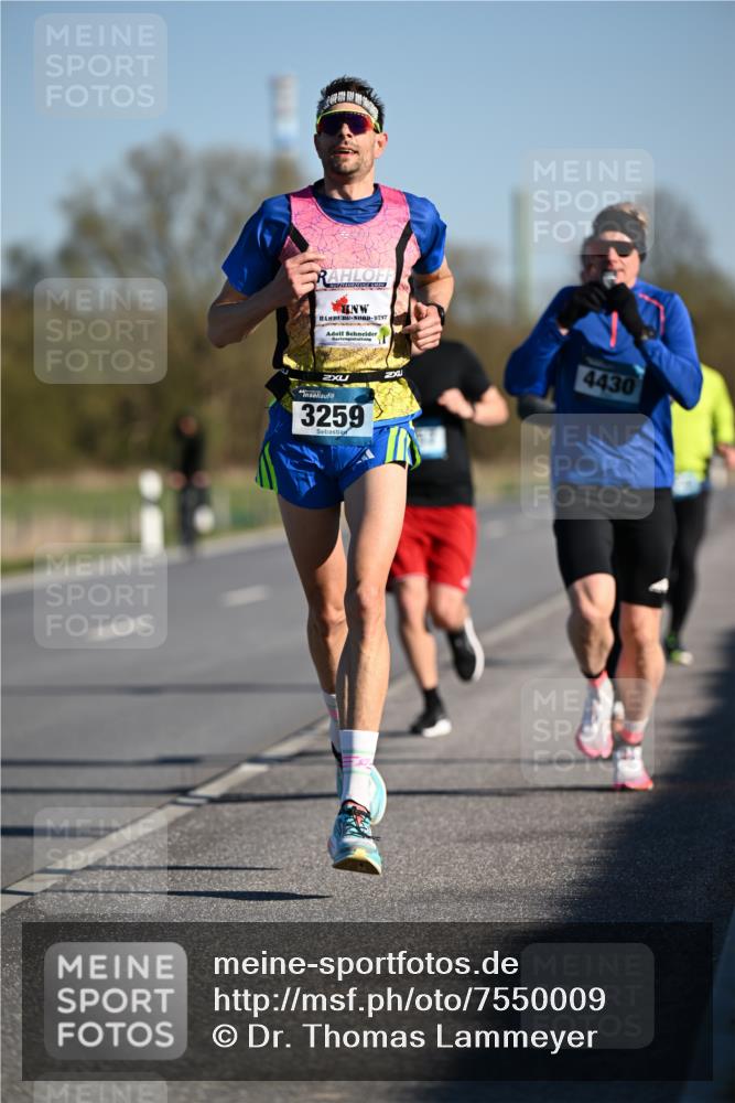06.04.2025 - 44. Internationalen Wilhelmsburger Insellauf Dr. Thomas Lammeyer http://msf.ph/oto/7550009 06.04.2025 09:20:26 Laufen 3259, 4430 meine-sportfotos.de