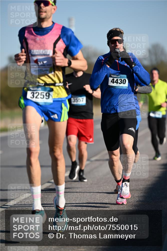 06.04.2025 - 44. Internationalen Wilhelmsburger Insellauf Dr. Thomas Lammeyer http://msf.ph/oto/7550015 06.04.2025 09:20:27 Laufen 3259, 3557, 4430 meine-sportfotos.de