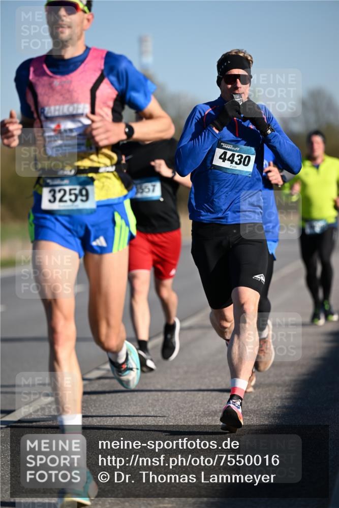 06.04.2025 - 44. Internationalen Wilhelmsburger Insellauf Dr. Thomas Lammeyer http://msf.ph/oto/7550016 06.04.2025 09:20:27 Laufen 3259, 1337, 4430 meine-sportfotos.de
