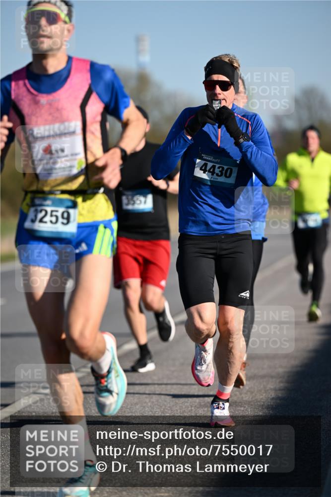 06.04.2025 - 44. Internationalen Wilhelmsburger Insellauf Dr. Thomas Lammeyer http://msf.ph/oto/7550017 06.04.2025 09:20:28 Laufen 3259, 3987, 4430 meine-sportfotos.de