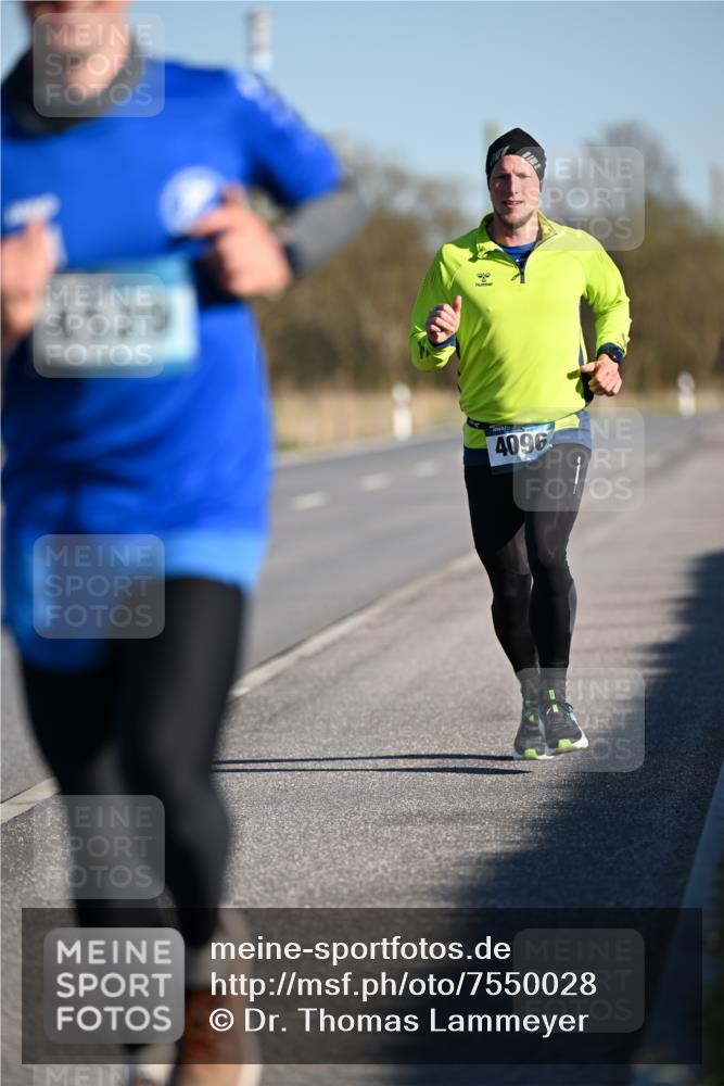 06.04.2025 - 44. Internationalen Wilhelmsburger Insellauf Dr. Thomas Lammeyer http://msf.ph/oto/7550028 06.04.2025 09:20:30 Laufen 5, 219, 4096 meine-sportfotos.de
