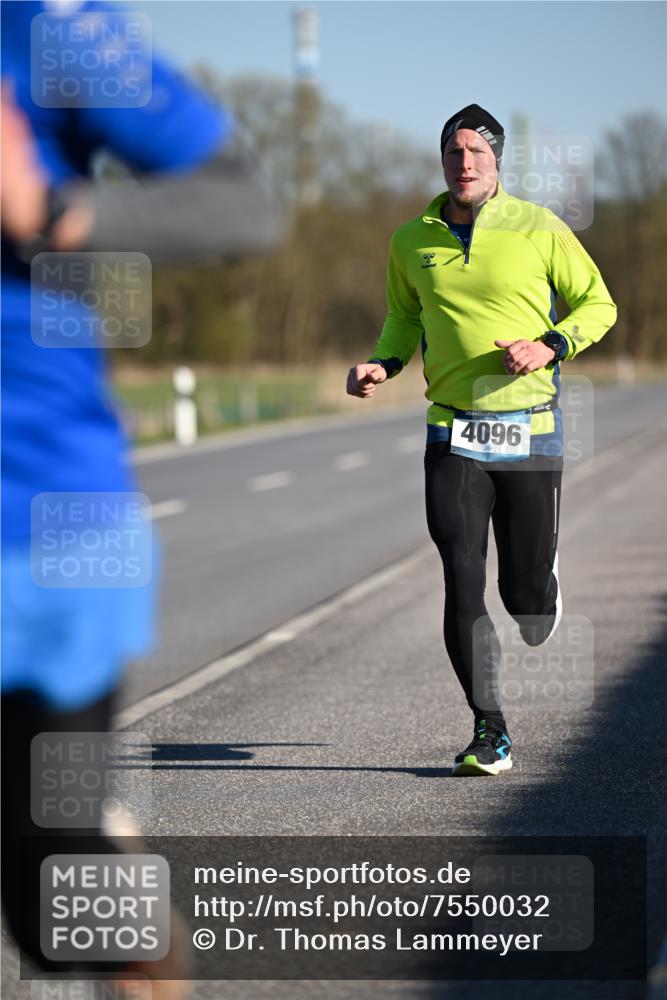06.04.2025 - 44. Internationalen Wilhelmsburger Insellauf Dr. Thomas Lammeyer http://msf.ph/oto/7550032 06.04.2025 09:20:30 Laufen 000, 4096 meine-sportfotos.de