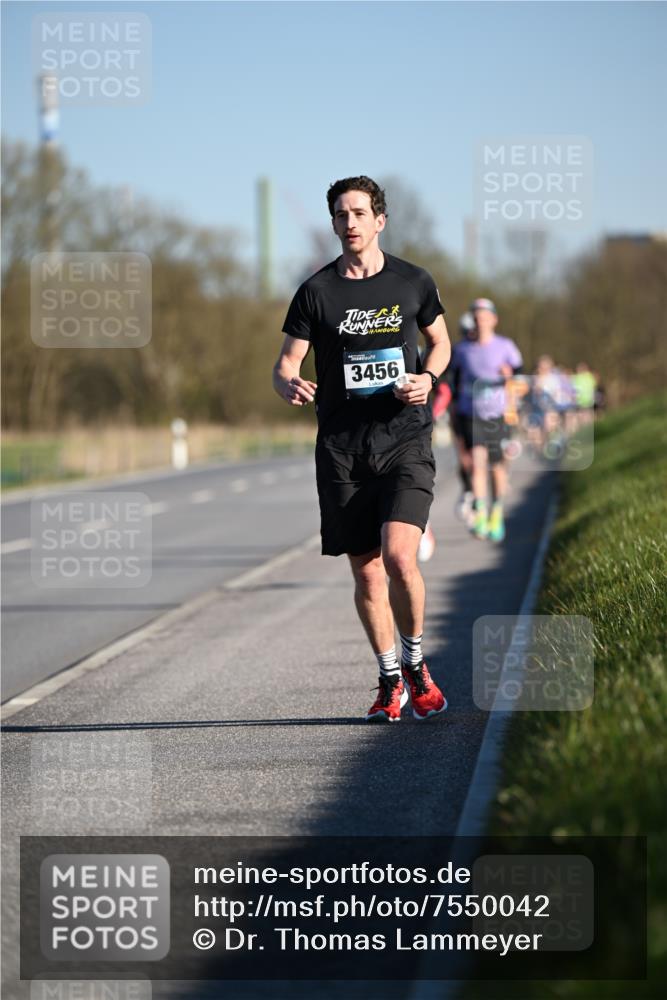 06.04.2025 - 44. Internationalen Wilhelmsburger Insellauf Dr. Thomas Lammeyer http://msf.ph/oto/7550042 06.04.2025 09:20:40 Laufen 3456 meine-sportfotos.de