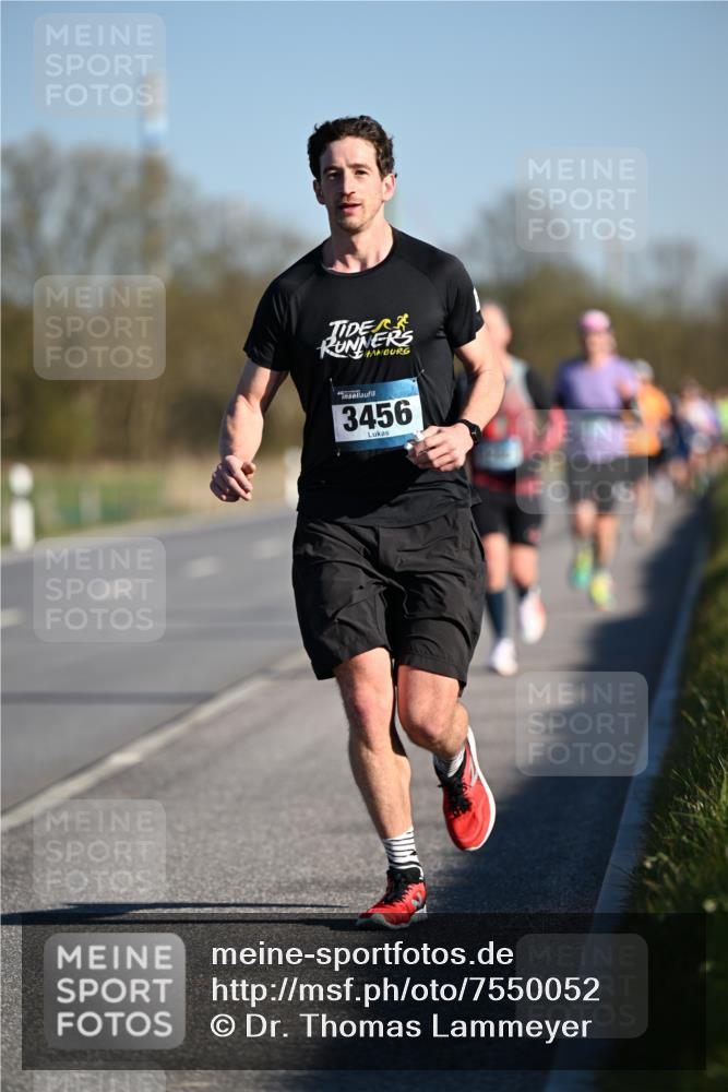 06.04.2025 - 44. Internationalen Wilhelmsburger Insellauf Dr. Thomas Lammeyer http://msf.ph/oto/7550052 06.04.2025 09:20:41 Laufen 3456 meine-sportfotos.de