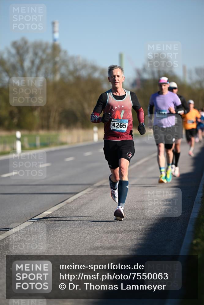 06.04.2025 - 44. Internationalen Wilhelmsburger Insellauf Dr. Thomas Lammeyer http://msf.ph/oto/7550063 06.04.2025 09:20:43 Laufen 4265 meine-sportfotos.de