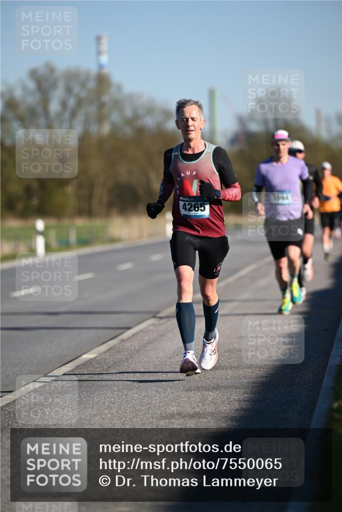 06.04.2025 - 44. Internationalen Wilhelmsburger Insellauf Dr. Thomas Lammeyer http://msf.ph/oto/7550065 06.04.2025 09:20:44 Laufen 4265 meine-sportfotos.de
