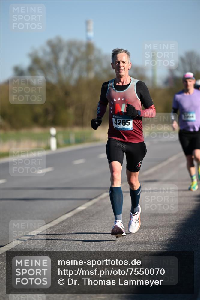 06.04.2025 - 44. Internationalen Wilhelmsburger Insellauf Dr. Thomas Lammeyer http://msf.ph/oto/7550070 06.04.2025 09:20:44 Laufen 4265 meine-sportfotos.de