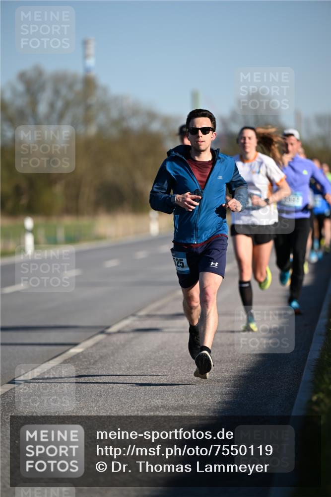 06.04.2025 - 44. Internationalen Wilhelmsburger Insellauf Dr. Thomas Lammeyer http://msf.ph/oto/7550119 06.04.2025 09:21:00 Laufen 25, 1 meine-sportfotos.de