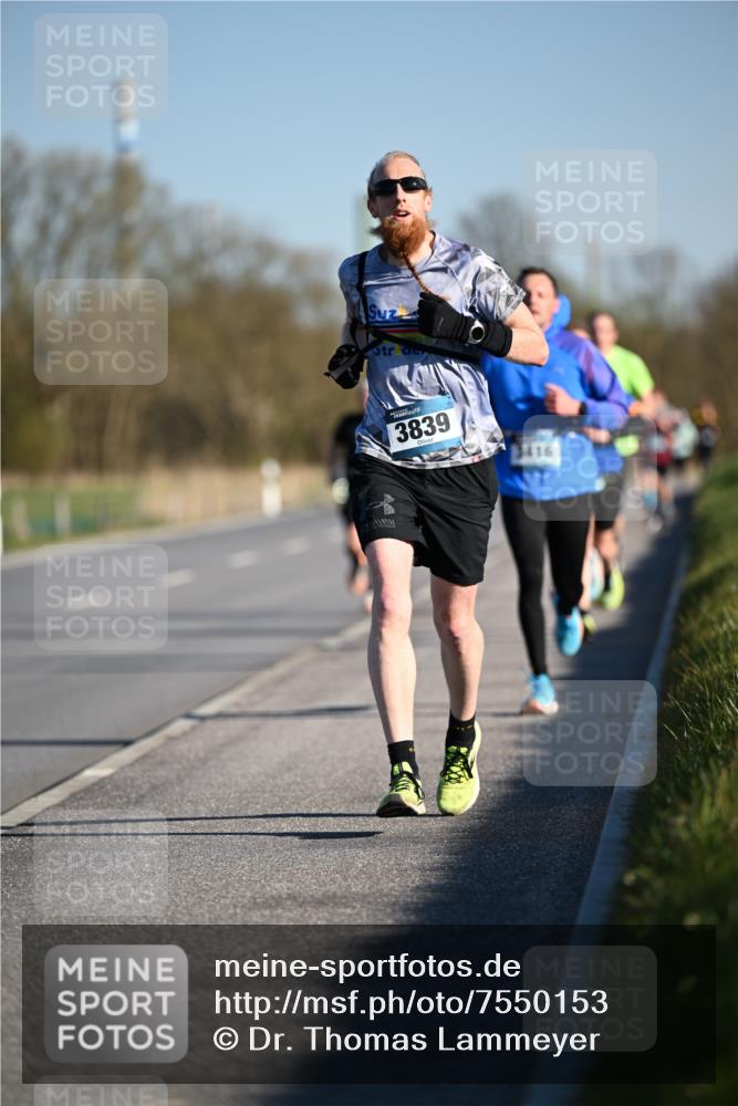 06.04.2025 - 44. Internationalen Wilhelmsburger Insellauf Dr. Thomas Lammeyer http://msf.ph/oto/7550153 06.04.2025 09:21:07 Laufen 3839 meine-sportfotos.de