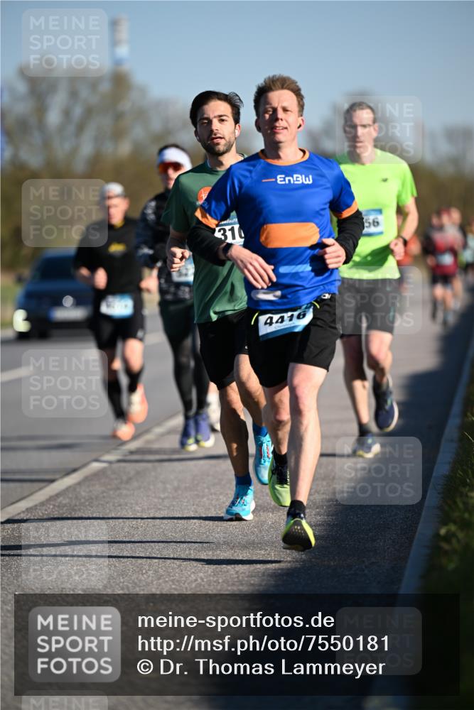 06.04.2025 - 44. Internationalen Wilhelmsburger Insellauf Dr. Thomas Lammeyer http://msf.ph/oto/7550181 06.04.2025 09:21:12 Laufen 310, 4416, 56 meine-sportfotos.de