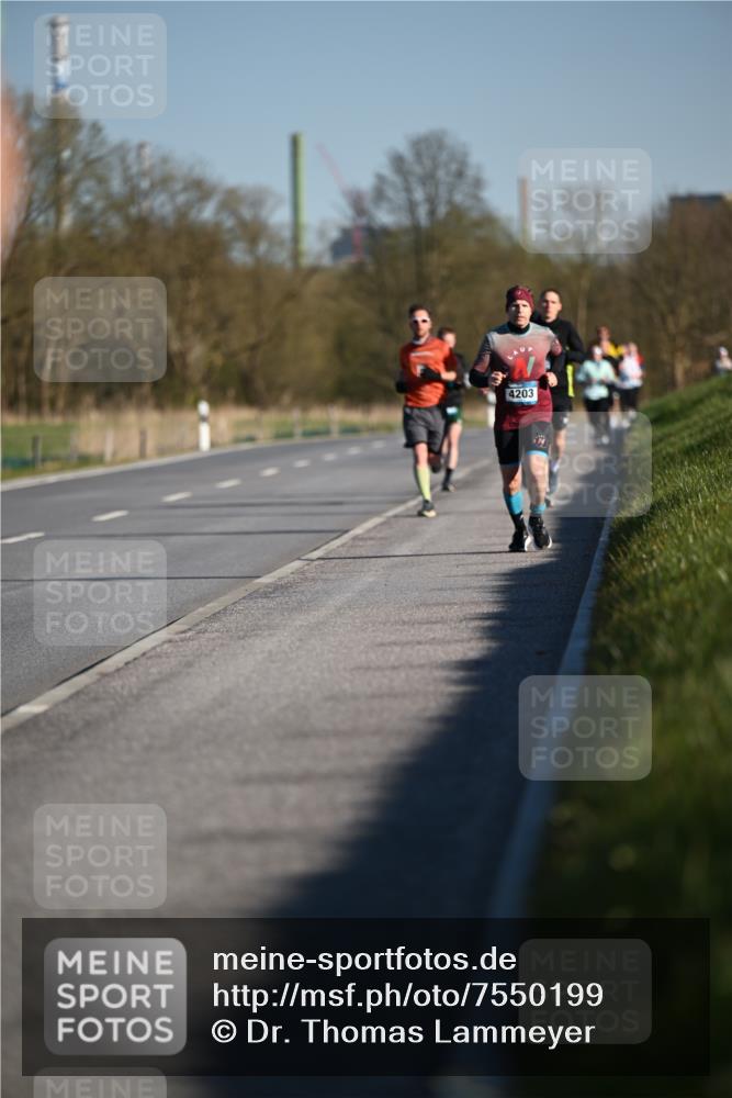 06.04.2025 - 44. Internationalen Wilhelmsburger Insellauf Dr. Thomas Lammeyer http://msf.ph/oto/7550199 06.04.2025 09:21:16 Laufen 4203 meine-sportfotos.de