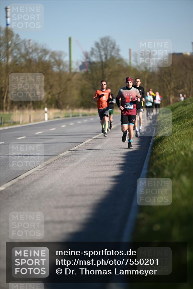 06.04.2025 - 44. Internationalen Wilhelmsburger Insellauf Dr. Thomas Lammeyer http://msf.ph/oto/7550201 06.04.2025 09:21:16 Laufen 4203 meine-sportfotos.de