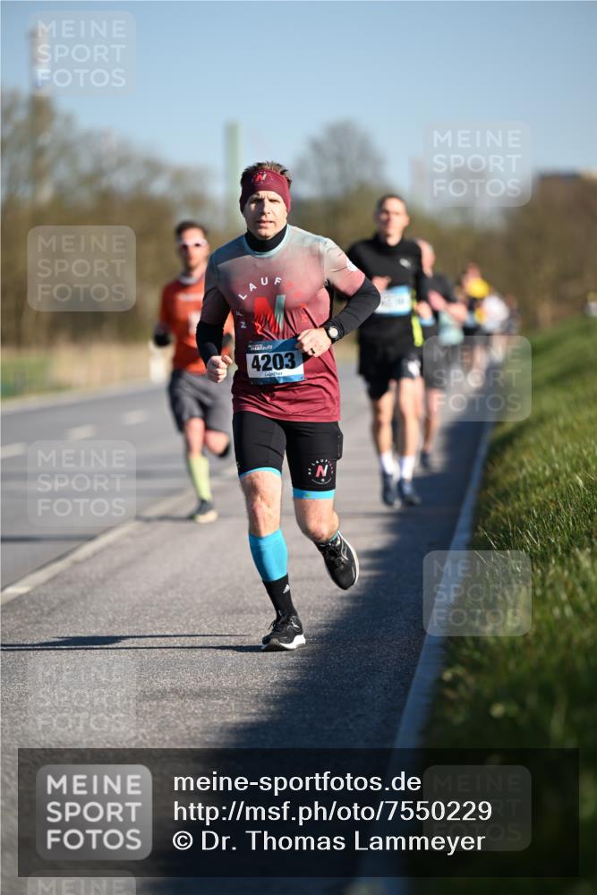 06.04.2025 - 44. Internationalen Wilhelmsburger Insellauf Dr. Thomas Lammeyer http://msf.ph/oto/7550229 06.04.2025 09:21:21 Laufen 4203 meine-sportfotos.de