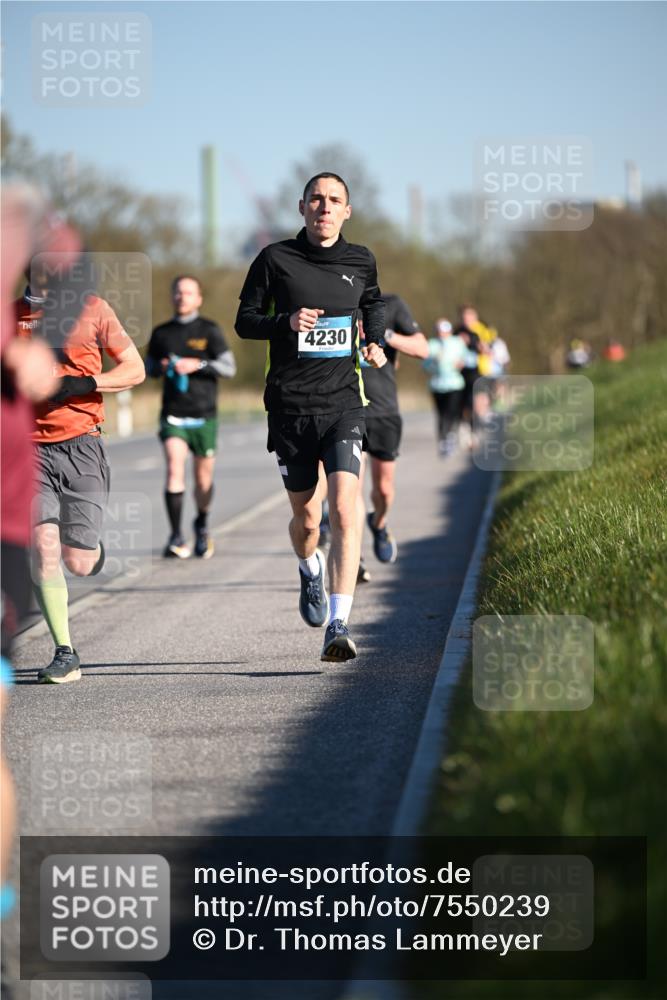 06.04.2025 - 44. Internationalen Wilhelmsburger Insellauf Dr. Thomas Lammeyer http://msf.ph/oto/7550239 06.04.2025 09:21:23 Laufen 4230 meine-sportfotos.de