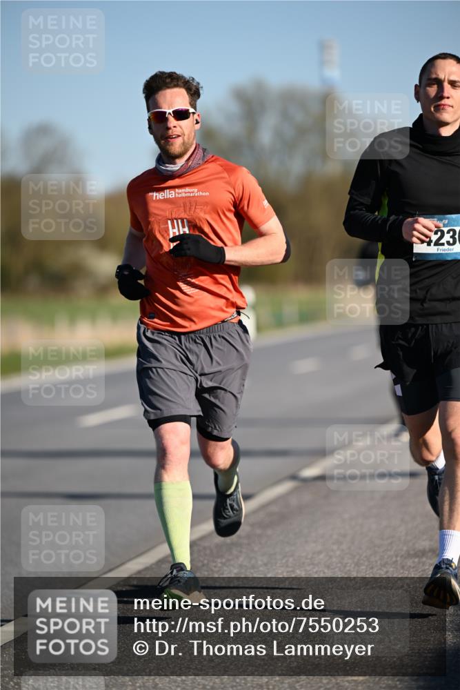 06.04.2025 - 44. Internationalen Wilhelmsburger Insellauf Dr. Thomas Lammeyer http://msf.ph/oto/7550253 06.04.2025 09:21:25 Laufen 230 meine-sportfotos.de