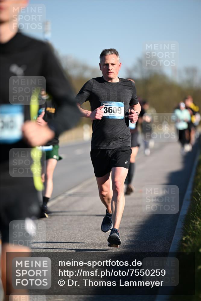 06.04.2025 - 44. Internationalen Wilhelmsburger Insellauf Dr. Thomas Lammeyer http://msf.ph/oto/7550259 06.04.2025 09:21:27 Laufen 310, 3609 meine-sportfotos.de