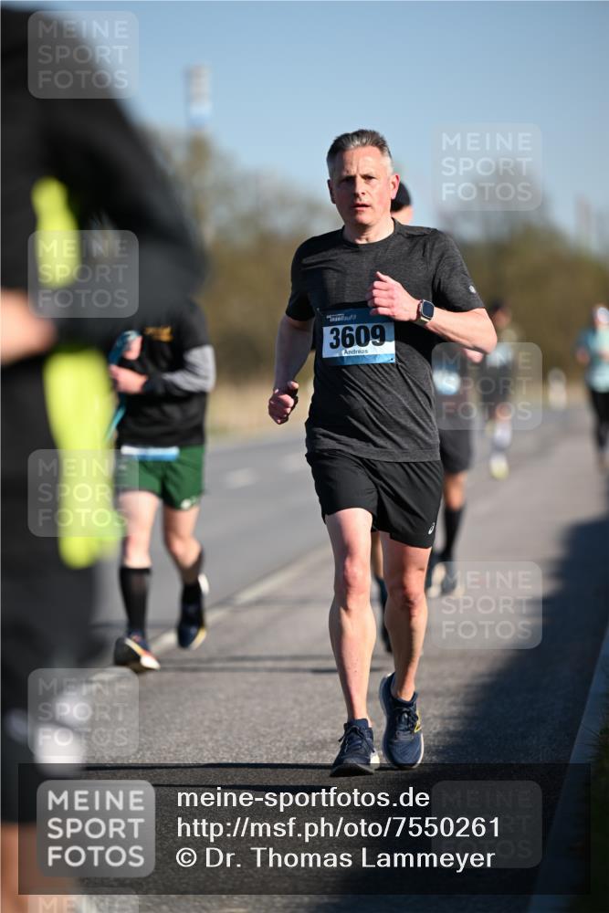 06.04.2025 - 44. Internationalen Wilhelmsburger Insellauf Dr. Thomas Lammeyer http://msf.ph/oto/7550261 06.04.2025 09:21:27 Laufen 3609 meine-sportfotos.de
