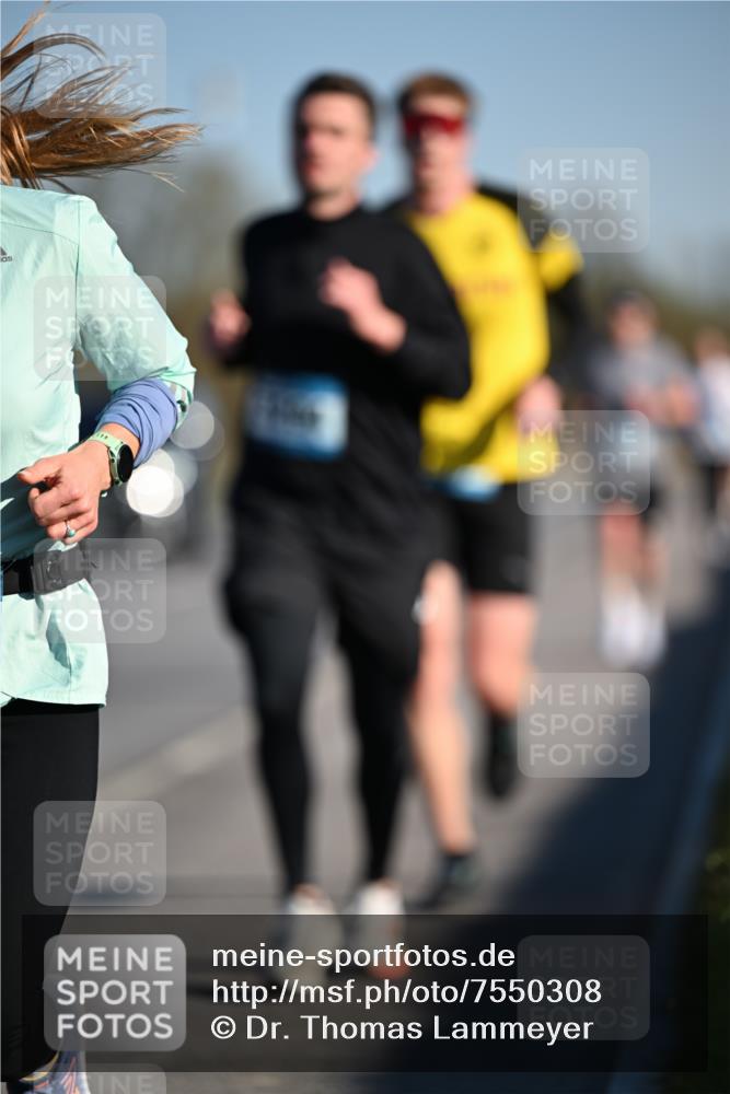 06.04.2025 - 44. Internationalen Wilhelmsburger Insellauf Dr. Thomas Lammeyer http://msf.ph/oto/7550308 06.04.2025 09:21:39 Laufen  meine-sportfotos.de