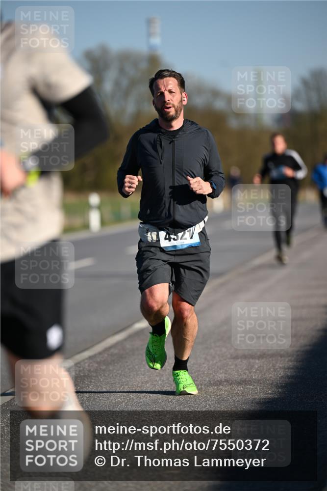 06.04.2025 - 44. Internationalen Wilhelmsburger Insellauf Dr. Thomas Lammeyer http://msf.ph/oto/7550372 06.04.2025 09:21:57 Laufen 4327 meine-sportfotos.de