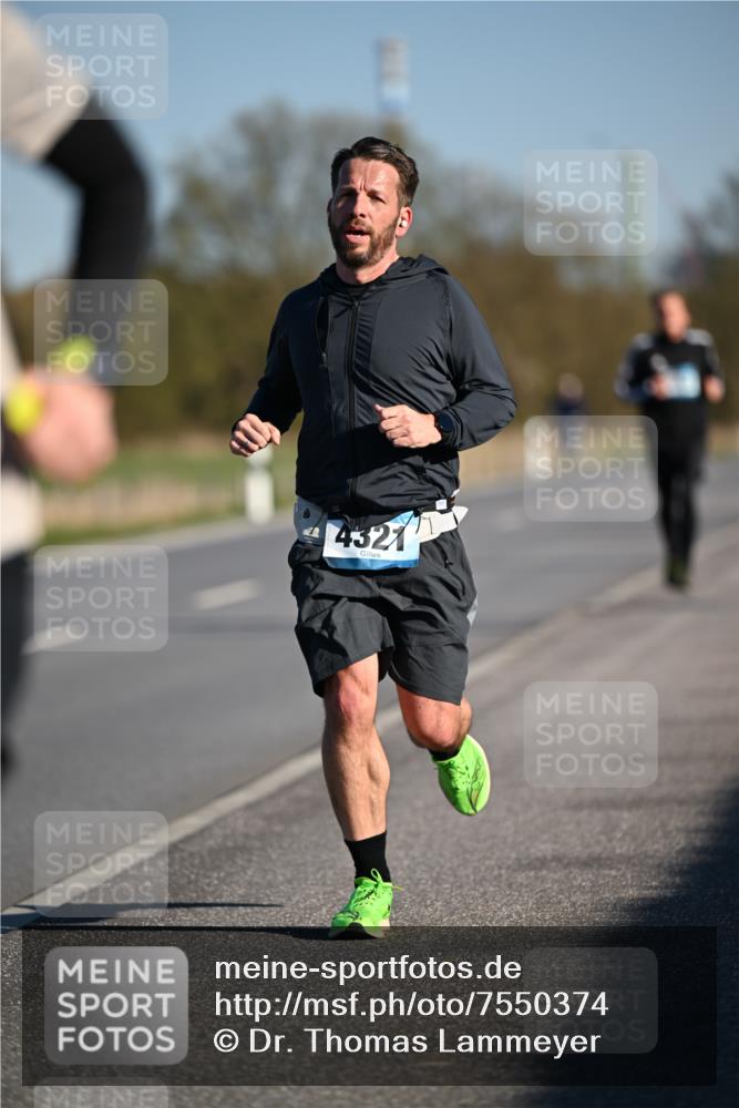 06.04.2025 - 44. Internationalen Wilhelmsburger Insellauf Dr. Thomas Lammeyer http://msf.ph/oto/7550374 06.04.2025 09:21:57 Laufen 4321 meine-sportfotos.de