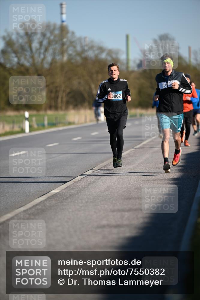 06.04.2025 - 44. Internationalen Wilhelmsburger Insellauf Dr. Thomas Lammeyer http://msf.ph/oto/7550382 06.04.2025 09:21:59 Laufen 3062 meine-sportfotos.de