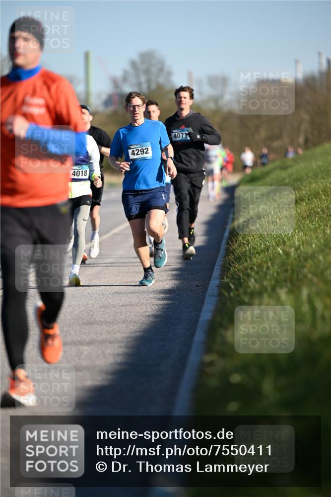 06.04.2025 - 44. Internationalen Wilhelmsburger Insellauf Dr. Thomas Lammeyer http://msf.ph/oto/7550411 06.04.2025 09:22:07 Laufen 4018, 4292, 4071 meine-sportfotos.de
