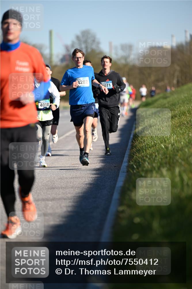 06.04.2025 - 44. Internationalen Wilhelmsburger Insellauf Dr. Thomas Lammeyer http://msf.ph/oto/7550412 06.04.2025 09:22:07 Laufen 4018, 4292, 071 meine-sportfotos.de