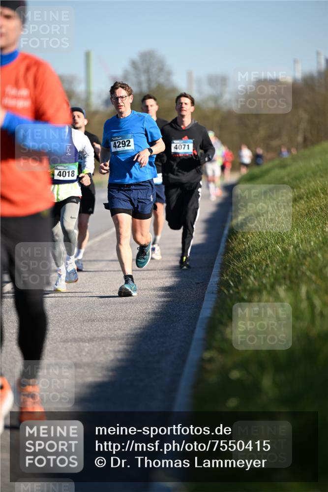 06.04.2025 - 44. Internationalen Wilhelmsburger Insellauf Dr. Thomas Lammeyer http://msf.ph/oto/7550415 06.04.2025 09:22:07 Laufen 4018, 4292, 4071 meine-sportfotos.de