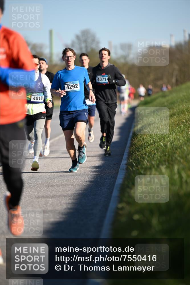 06.04.2025 - 44. Internationalen Wilhelmsburger Insellauf Dr. Thomas Lammeyer http://msf.ph/oto/7550416 06.04.2025 09:22:07 Laufen 4018, 4292, 4071 meine-sportfotos.de