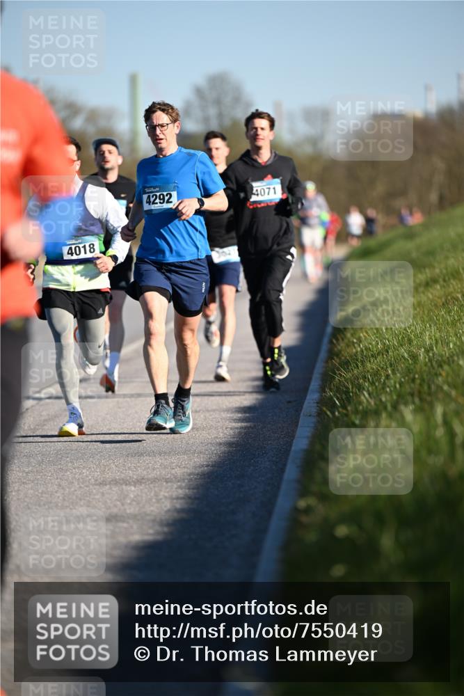 06.04.2025 - 44. Internationalen Wilhelmsburger Insellauf Dr. Thomas Lammeyer http://msf.ph/oto/7550419 06.04.2025 09:22:08 Laufen 4018, 4292, 4071 meine-sportfotos.de