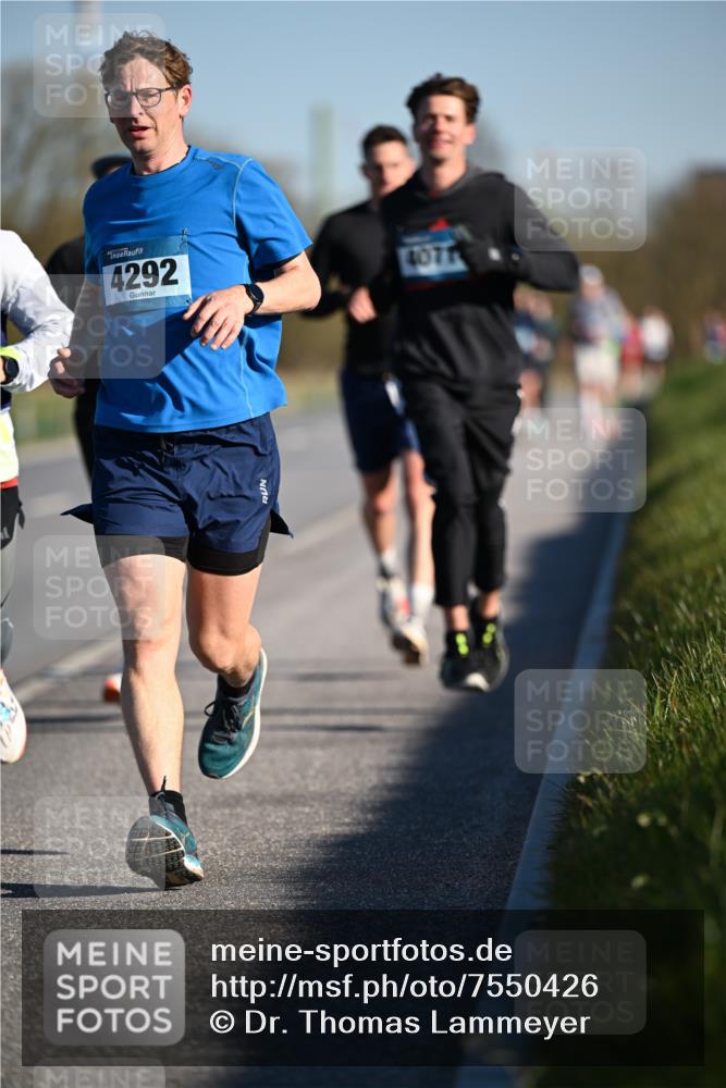 06.04.2025 - 44. Internationalen Wilhelmsburger Insellauf Dr. Thomas Lammeyer http://msf.ph/oto/7550426 06.04.2025 09:22:10 Laufen 4292, 4071 meine-sportfotos.de