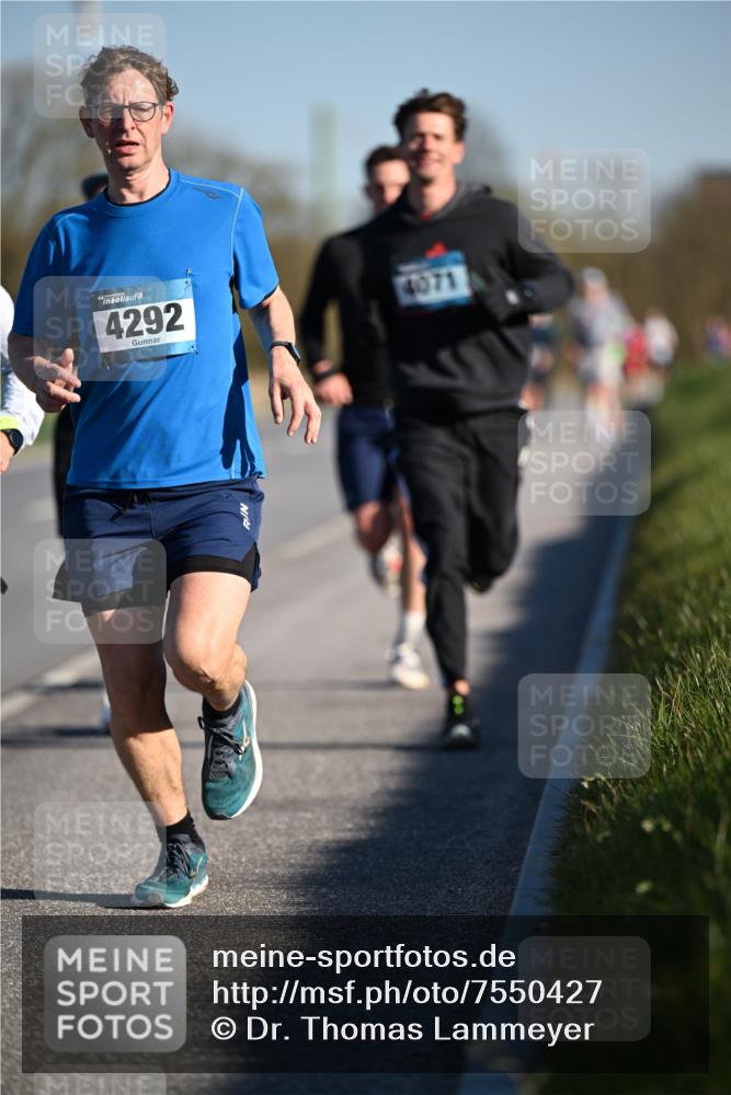 06.04.2025 - 44. Internationalen Wilhelmsburger Insellauf Dr. Thomas Lammeyer http://msf.ph/oto/7550427 06.04.2025 09:22:10 Laufen 4292, 4071 meine-sportfotos.de