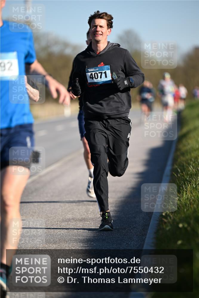 06.04.2025 - 44. Internationalen Wilhelmsburger Insellauf Dr. Thomas Lammeyer http://msf.ph/oto/7550432 06.04.2025 09:22:11 Laufen 92, 4071 meine-sportfotos.de