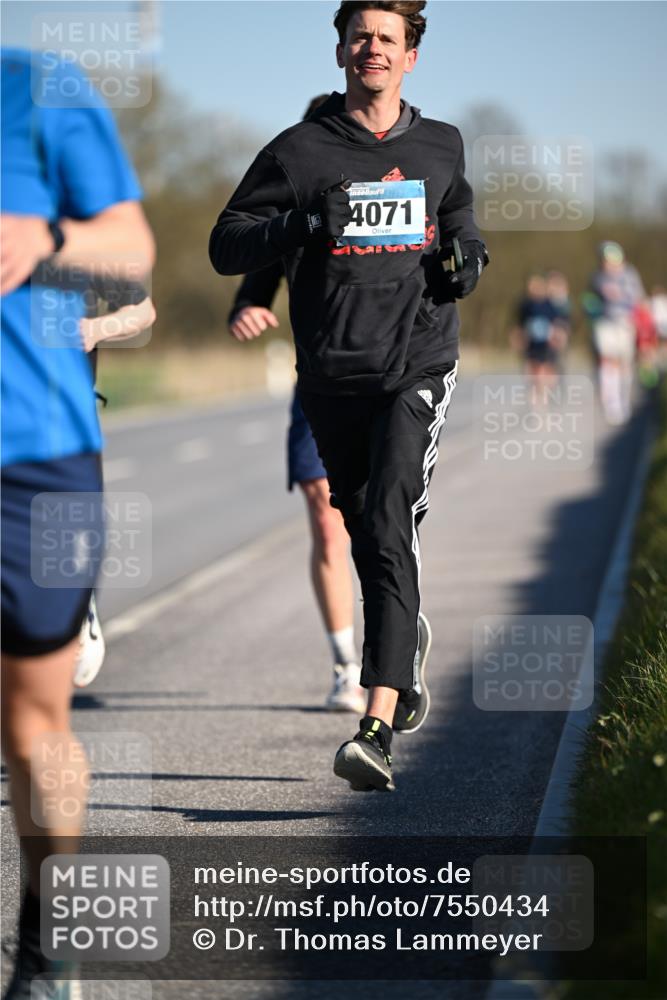 06.04.2025 - 44. Internationalen Wilhelmsburger Insellauf Dr. Thomas Lammeyer http://msf.ph/oto/7550434 06.04.2025 09:22:11 Laufen 4071 meine-sportfotos.de