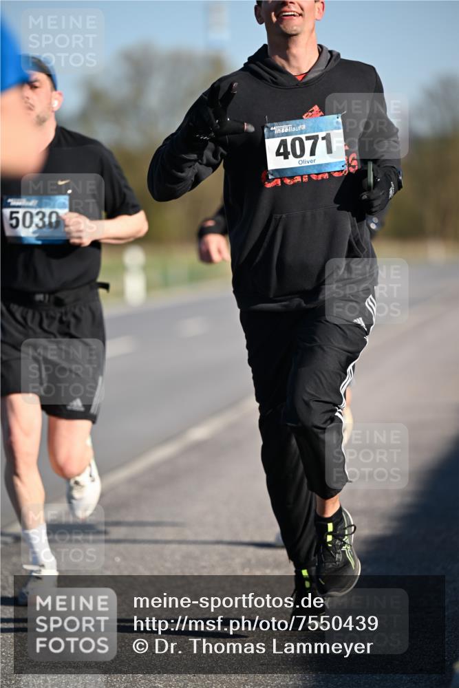 06.04.2025 - 44. Internationalen Wilhelmsburger Insellauf Dr. Thomas Lammeyer http://msf.ph/oto/7550439 06.04.2025 09:22:12 Laufen 5030, 4071 meine-sportfotos.de