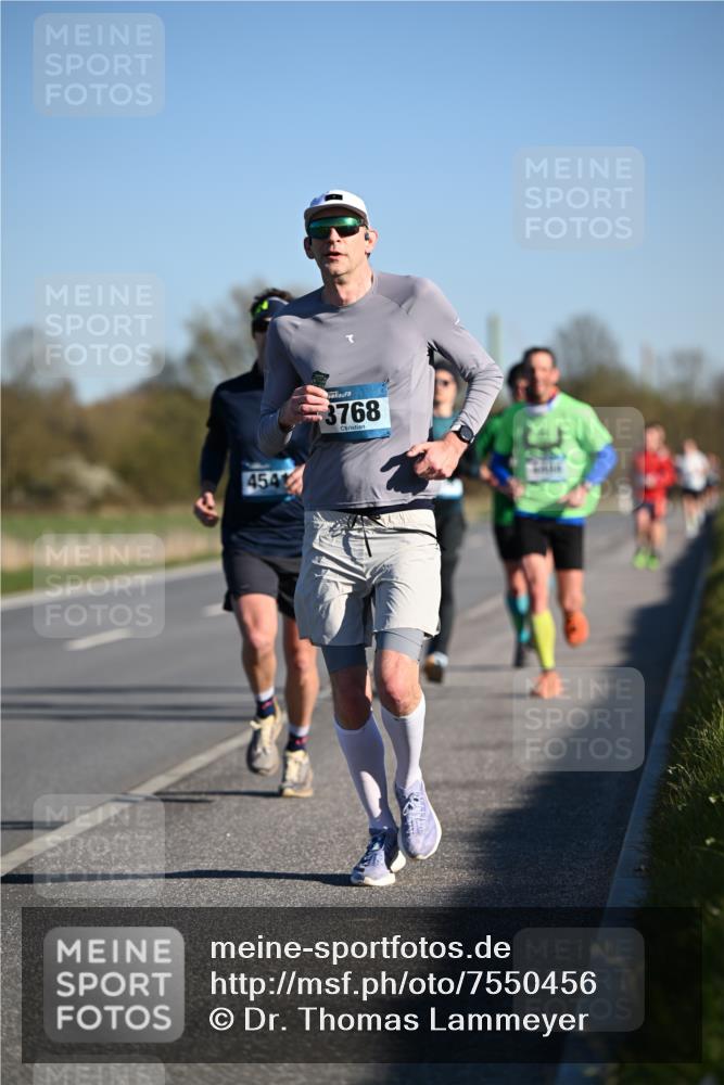 06.04.2025 - 44. Internationalen Wilhelmsburger Insellauf Dr. Thomas Lammeyer http://msf.ph/oto/7550456 06.04.2025 09:22:24 Laufen 454, 3768 meine-sportfotos.de