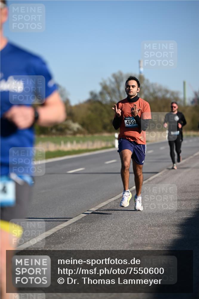 06.04.2025 - 44. Internationalen Wilhelmsburger Insellauf Dr. Thomas Lammeyer http://msf.ph/oto/7550600 06.04.2025 09:22:50 Laufen 459 meine-sportfotos.de
