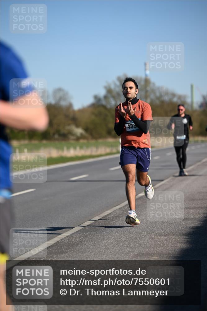 06.04.2025 - 44. Internationalen Wilhelmsburger Insellauf Dr. Thomas Lammeyer http://msf.ph/oto/7550601 06.04.2025 09:22:50 Laufen 450, 409 meine-sportfotos.de