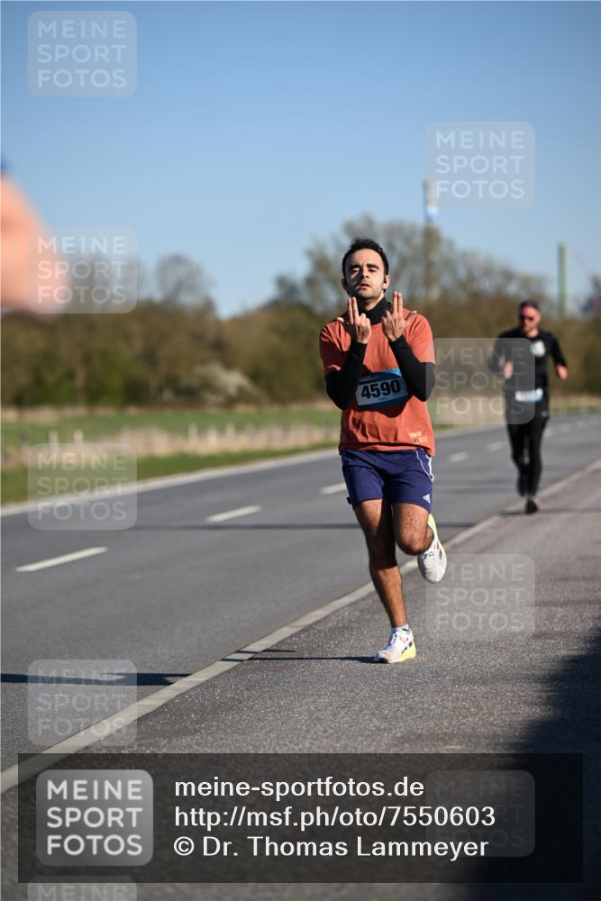 06.04.2025 - 44. Internationalen Wilhelmsburger Insellauf Dr. Thomas Lammeyer http://msf.ph/oto/7550603 06.04.2025 09:22:50 Laufen 4590 meine-sportfotos.de